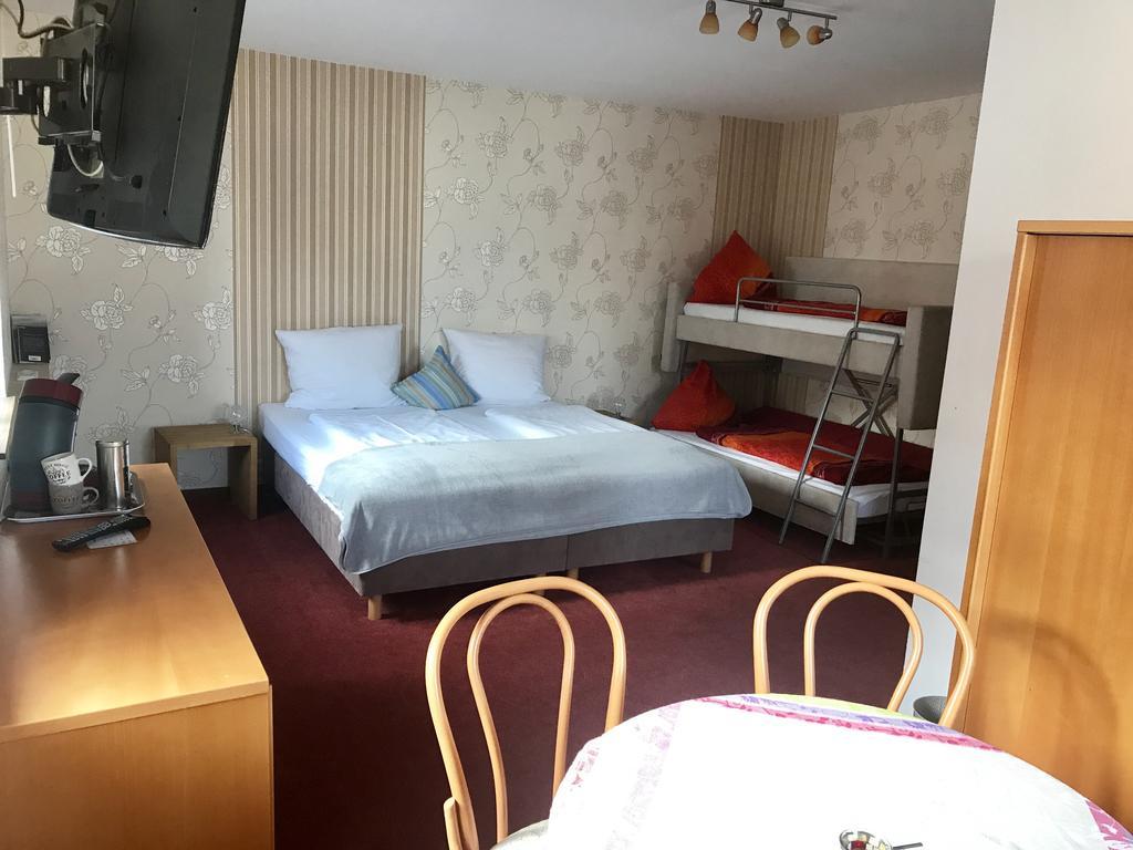 Bed & Rooms, Woergl Экстерьер фото